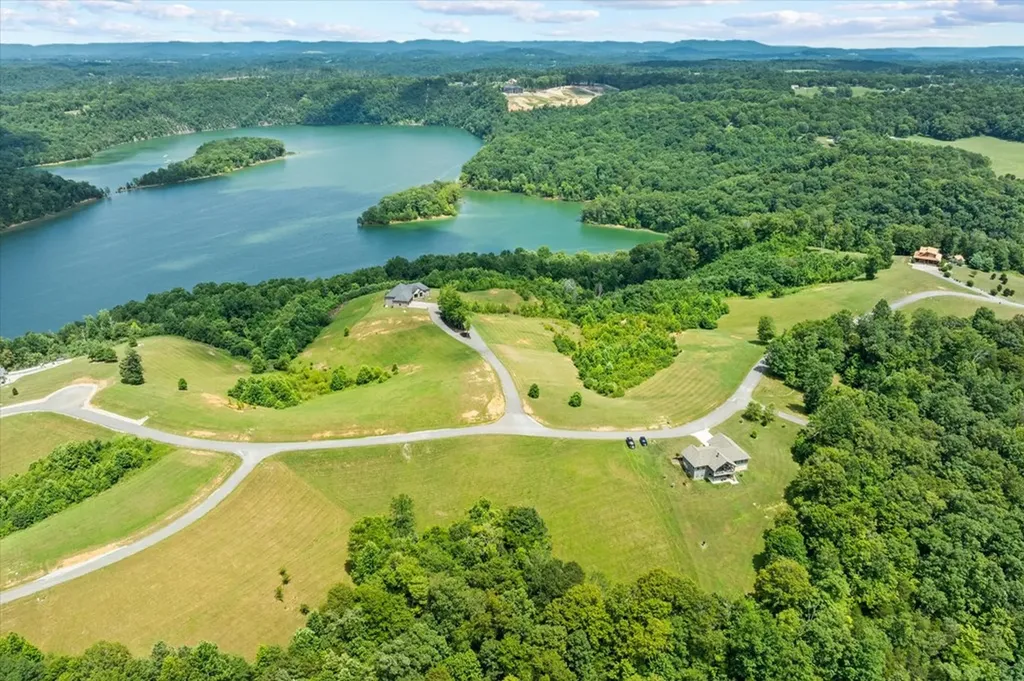 1721 Holly Bend Drive Byrdstown TN 38549