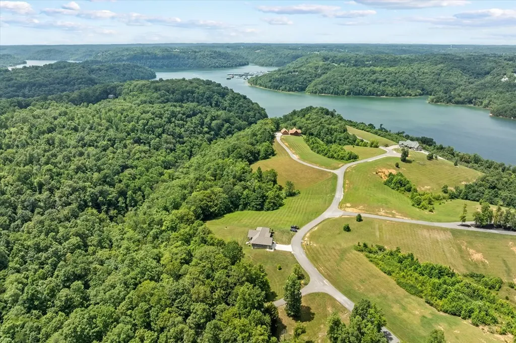 1721 Holly Bend Drive Byrdstown TN 38549