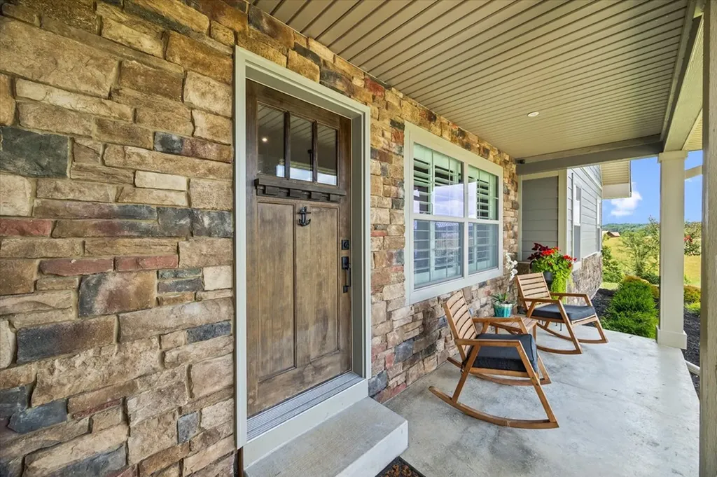 1721 Holly Bend Drive Byrdstown TN 38549