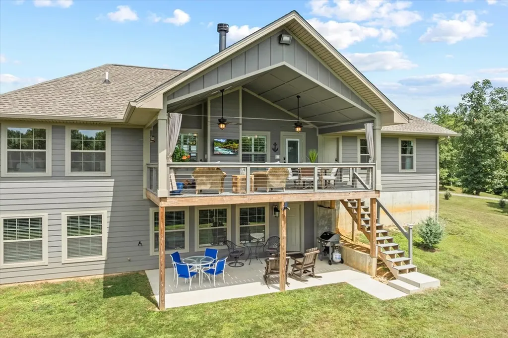 1721 Holly Bend Drive Byrdstown TN 38549