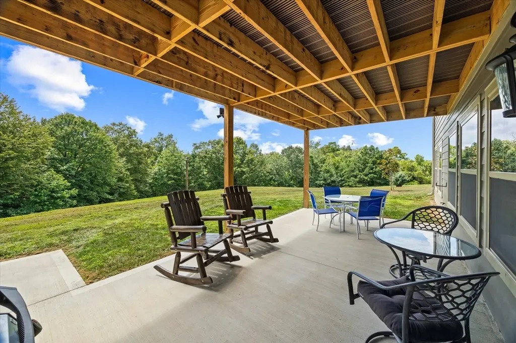 1721 Holly Bend Drive Byrdstown TN 38549