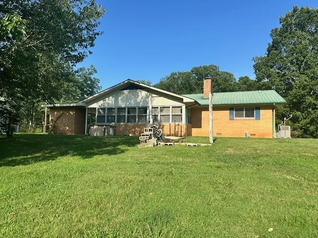 2001 Liberty Road Sparta TN 38583