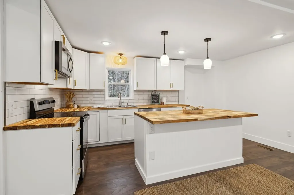 1069 Pleasant Shade Highway Pleasant Shade TN 37145