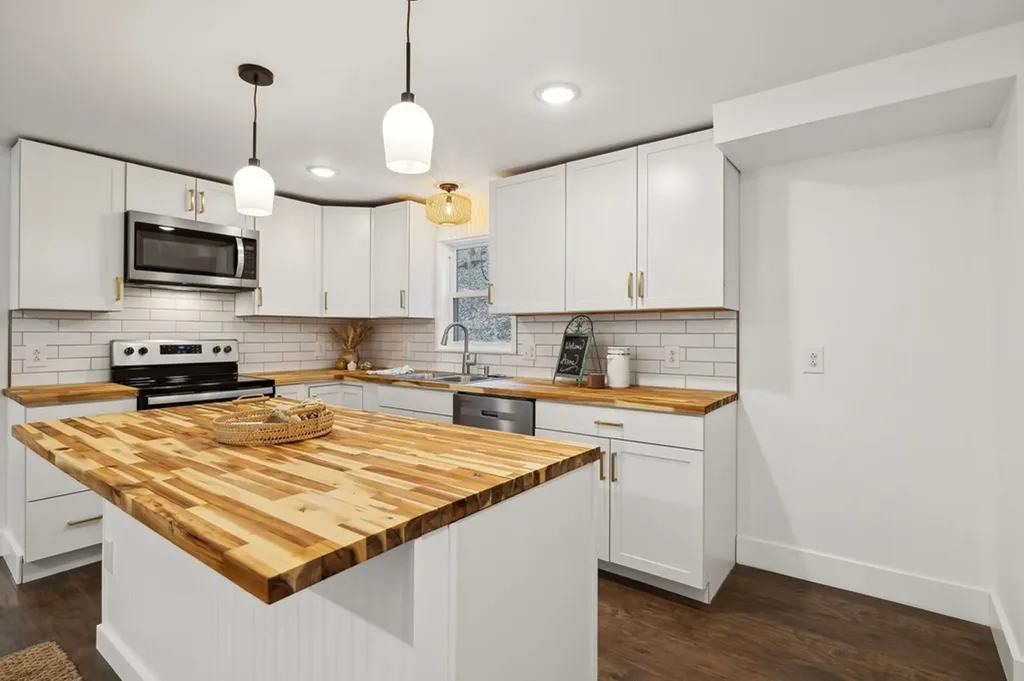 1069 Pleasant Shade Highway Pleasant Shade TN 37145