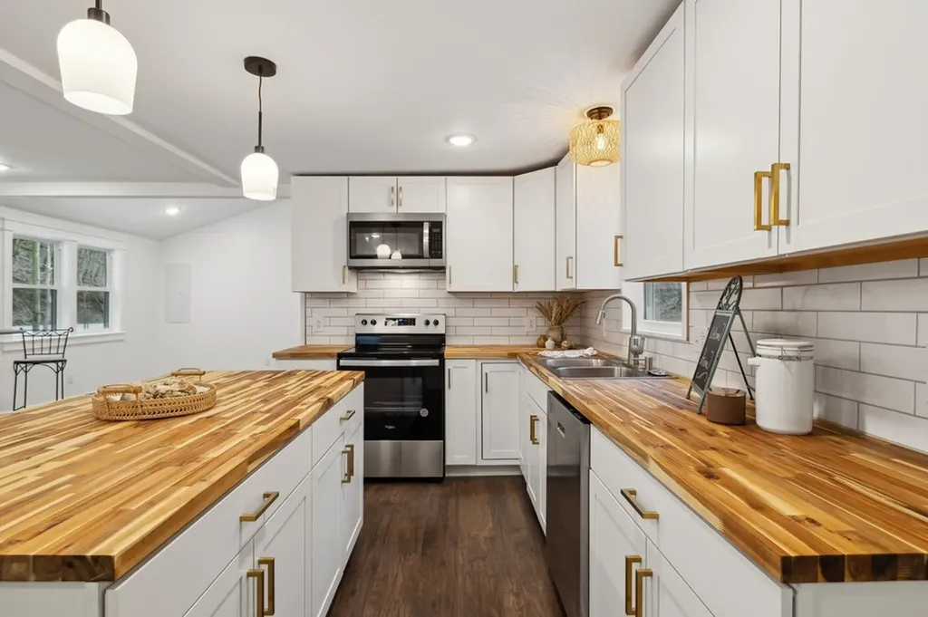 1069 Pleasant Shade Highway Pleasant Shade TN 37145