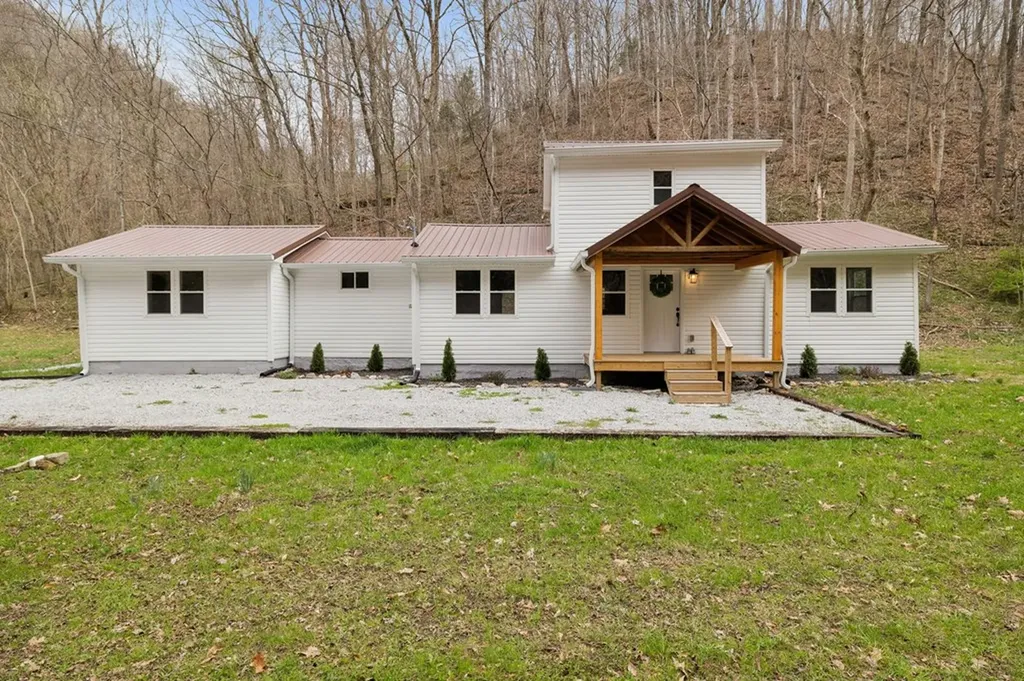 1069 Pleasant Shade Highway Pleasant Shade TN 37145