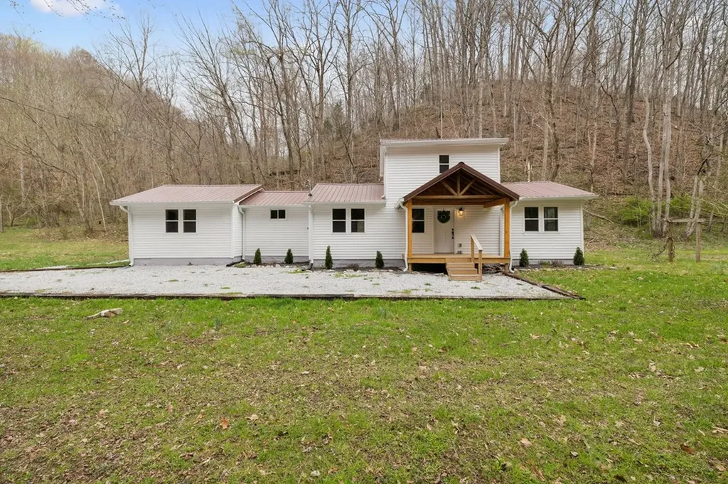 1069 Pleasant Shade Highway Pleasant Shade TN 37145