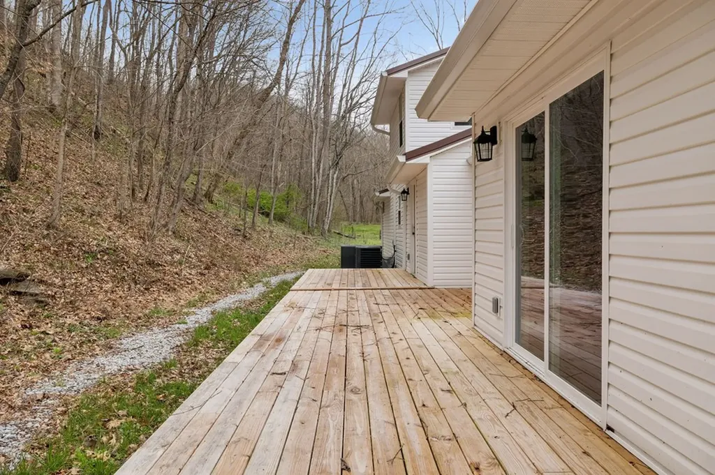 1069 Pleasant Shade Highway Pleasant Shade TN 37145