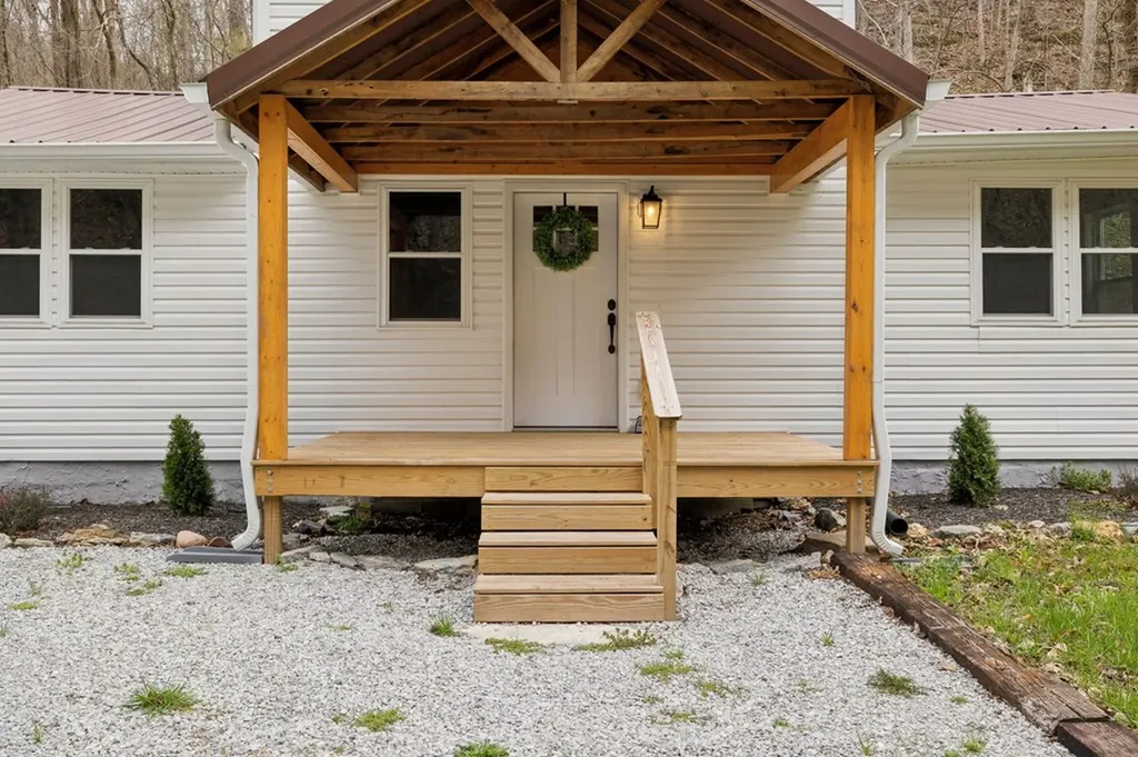 1069 Pleasant Shade Highway Pleasant Shade TN 37145