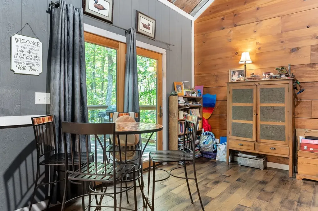 9073 Mcminnville Highway Quebeck TN 38579