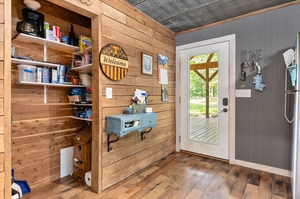 9073 Mcminnville Highway Quebeck TN 38579