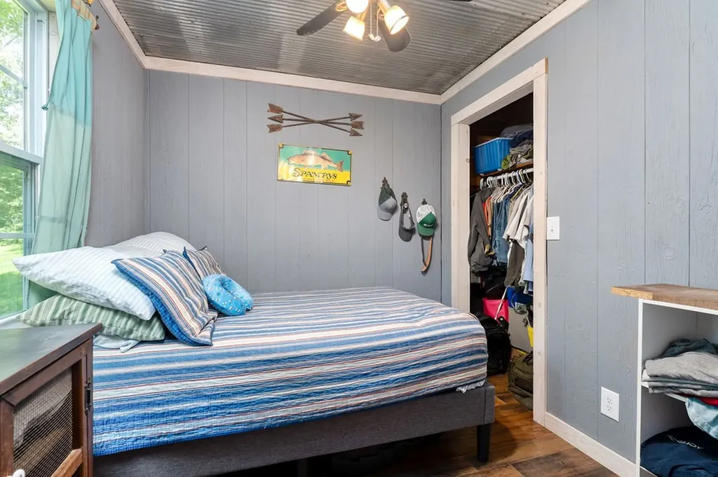 9073 Mcminnville Highway Quebeck TN 38579