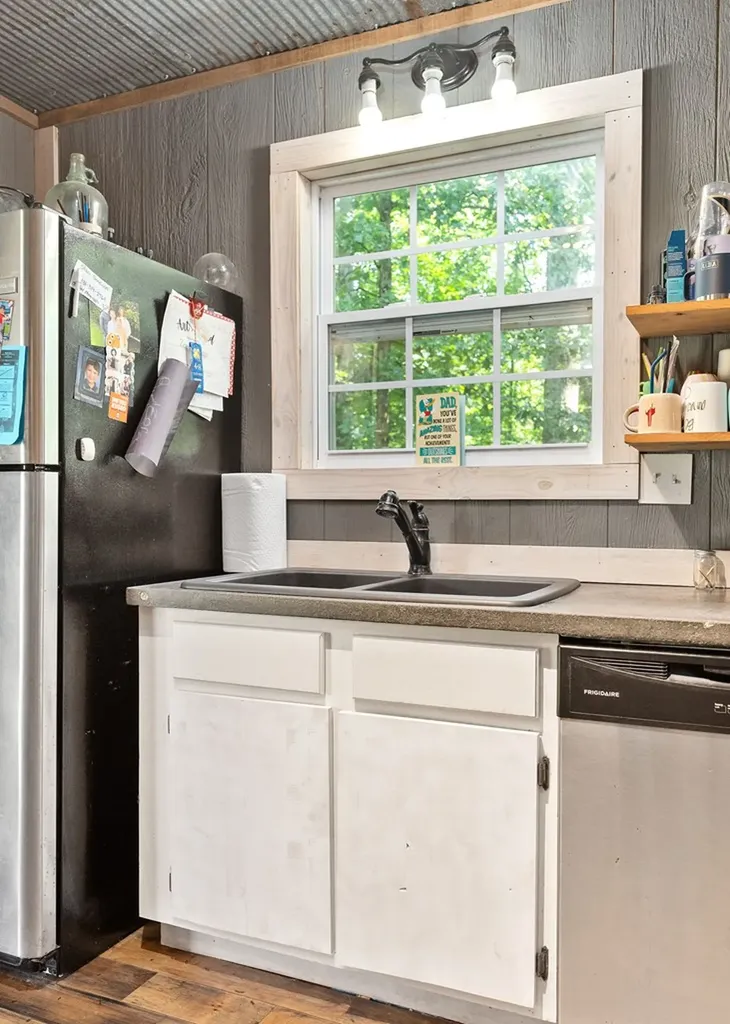 9073 Mcminnville Highway Quebeck TN 38579