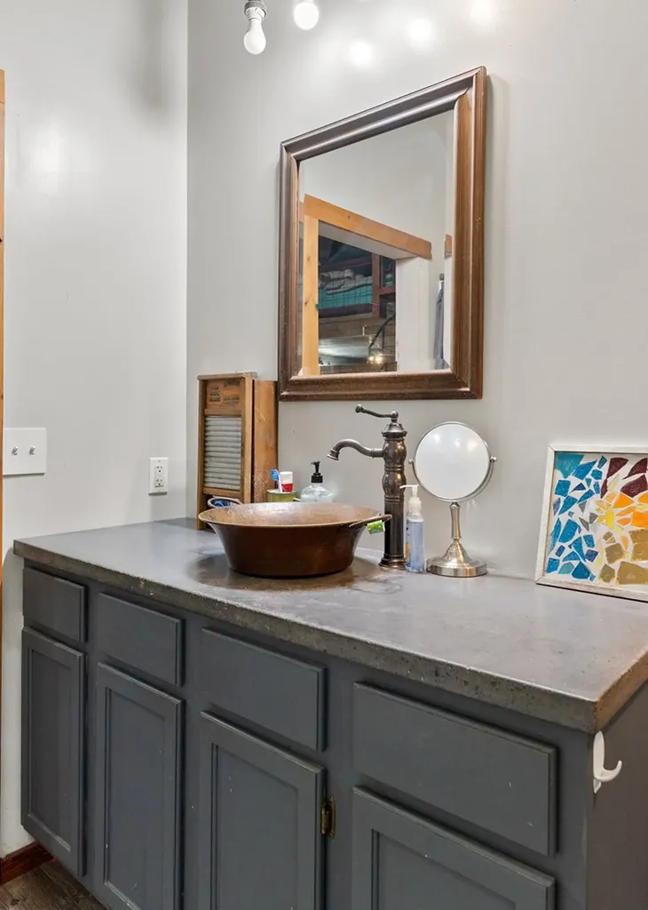 9073 Mcminnville Highway Quebeck TN 38579