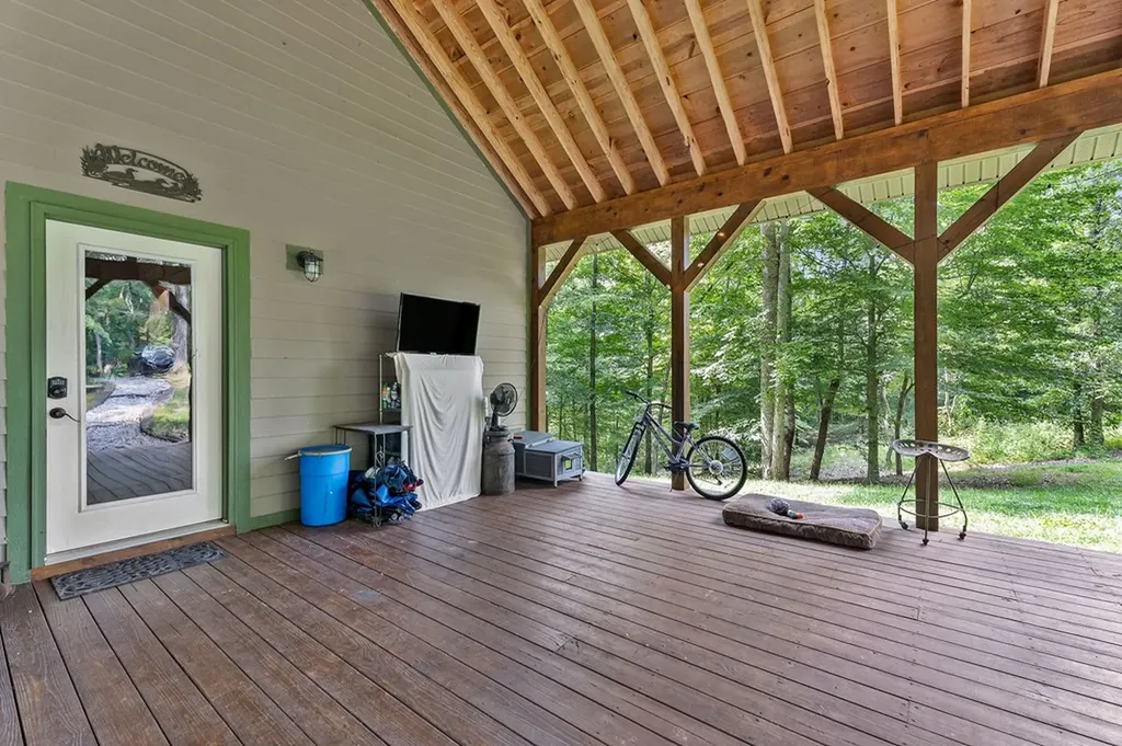 9073 Mcminnville Highway Quebeck TN 38579