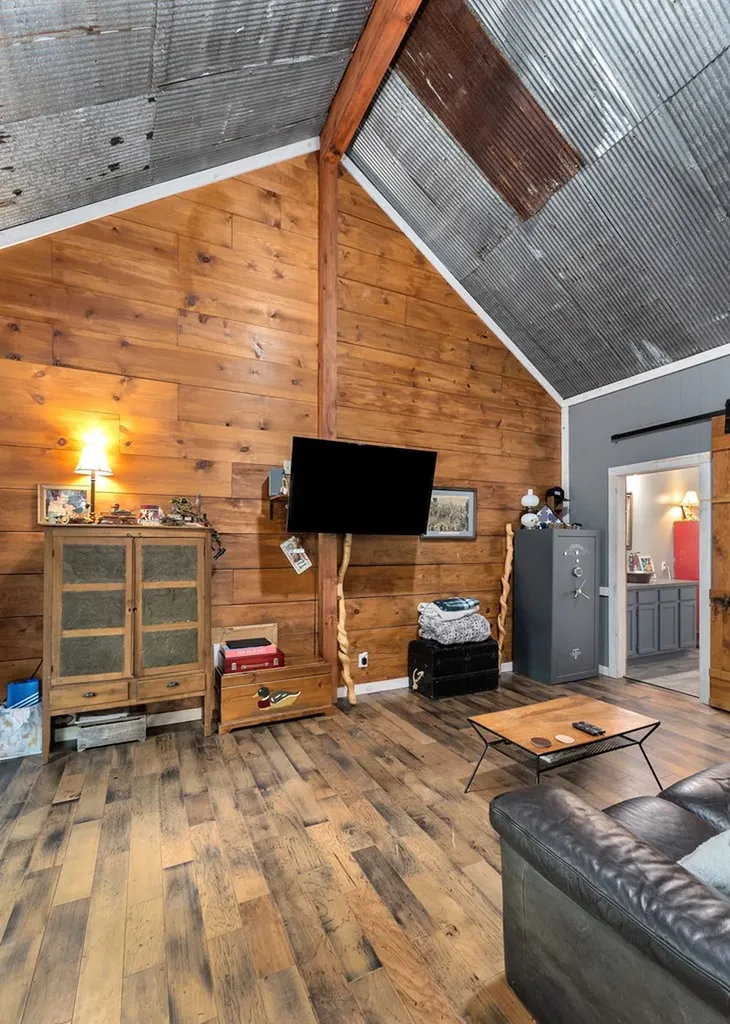 9073 Mcminnville Highway Quebeck TN 38579