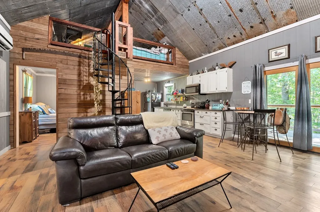 9073 Mcminnville Highway Quebeck TN 38579