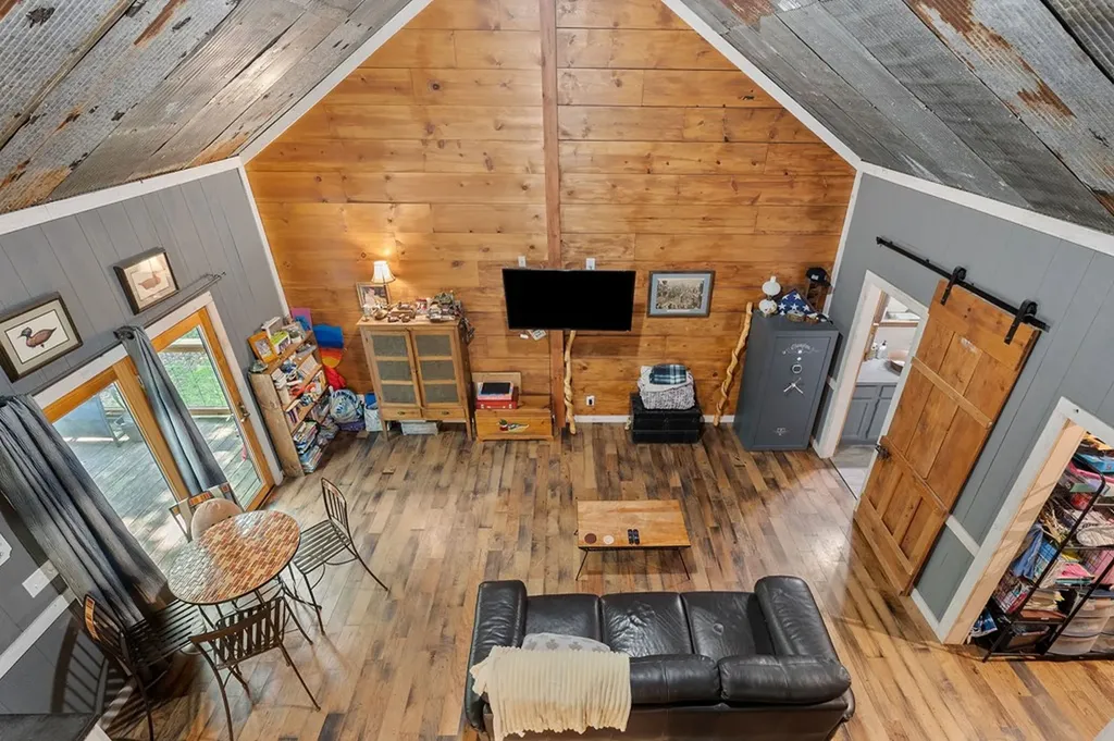 9073 Mcminnville Highway Quebeck TN 38579