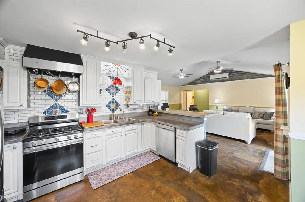 3011 Zeb Warren Road Cookeville TN 38506