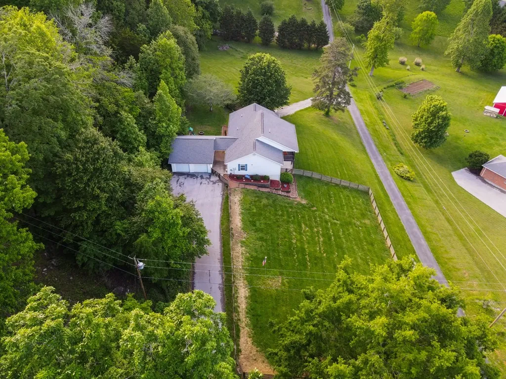 652 Mackie Road Sparta TN 38583