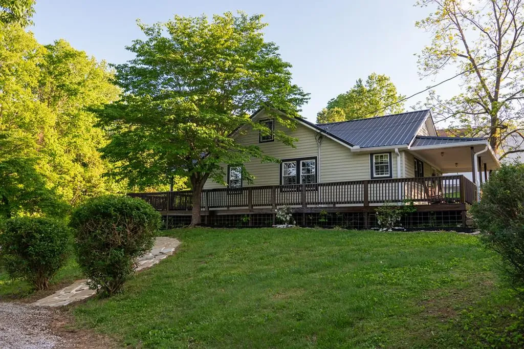 204 E Howard Road Livingston TN 38570