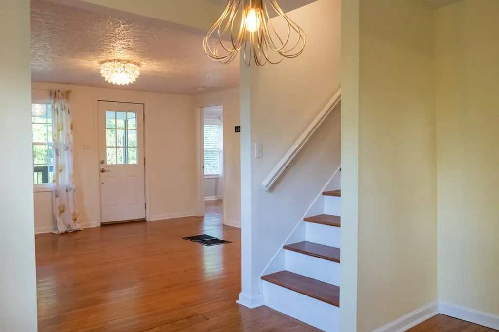 204 E Howard Road Livingston TN 38570