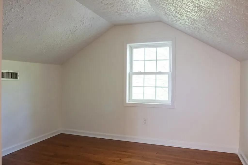 204 E Howard Road Livingston TN 38570