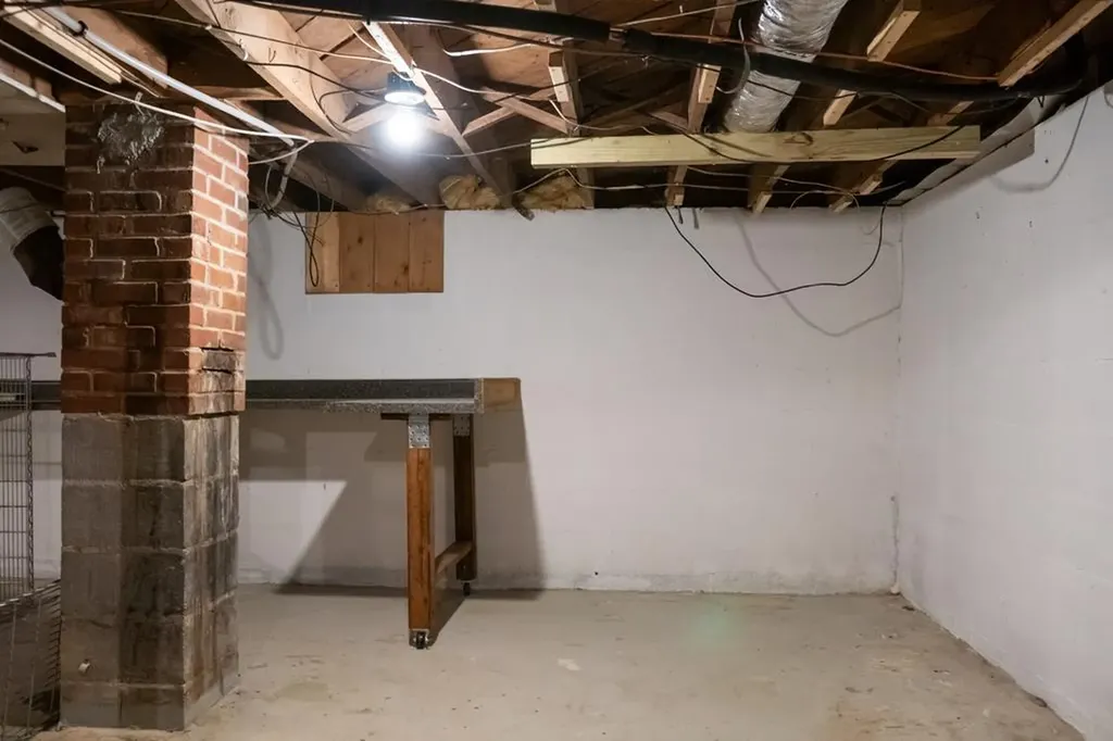 204 E Howard Road Livingston TN 38570