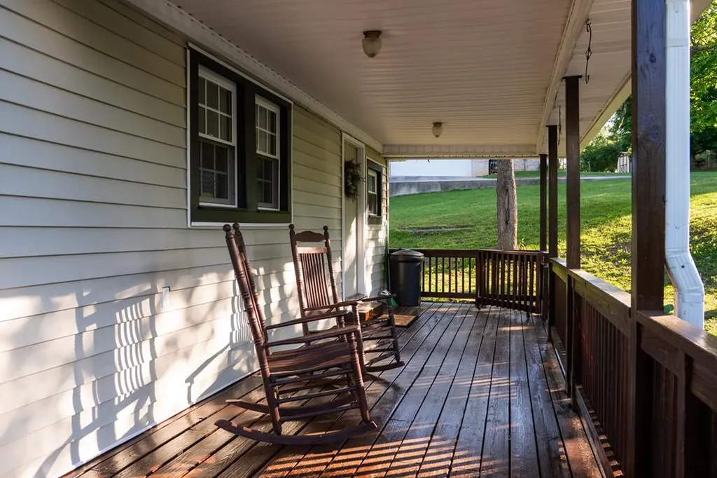 204 E Howard Road Livingston TN 38570