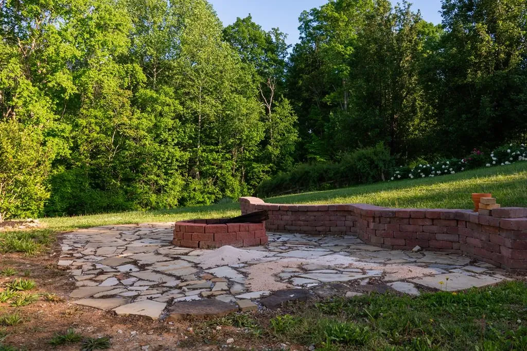 204 E Howard Road Livingston TN 38570