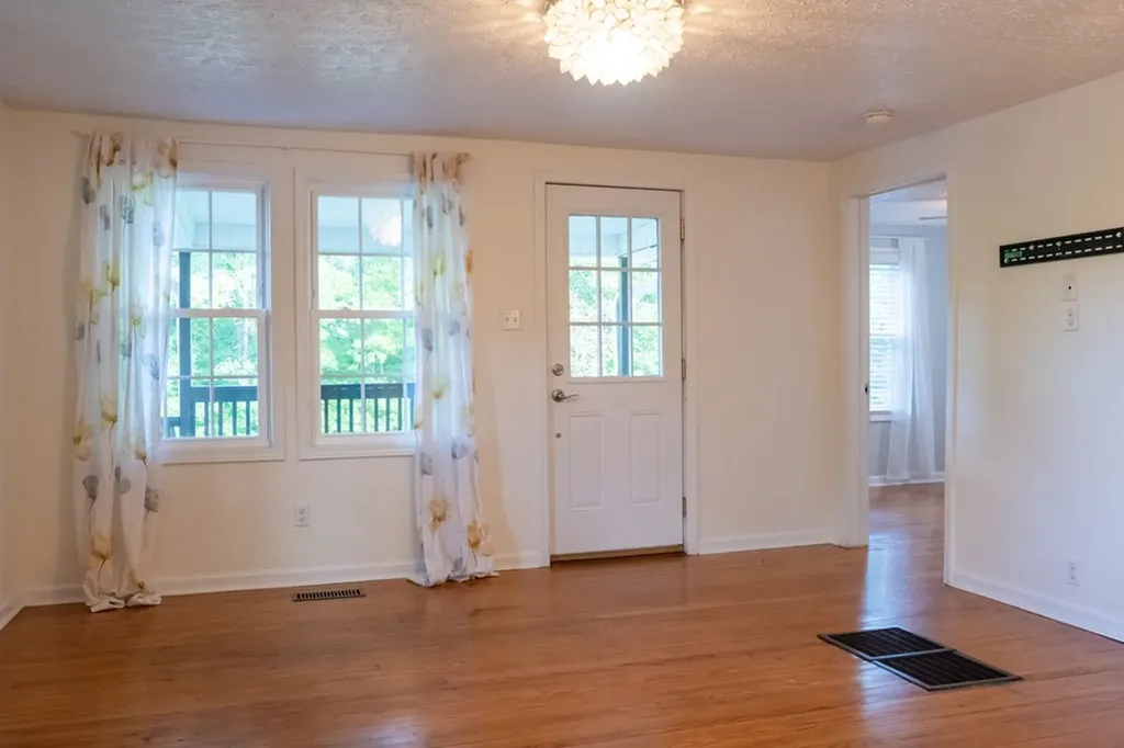 204 E Howard Road Livingston TN 38570