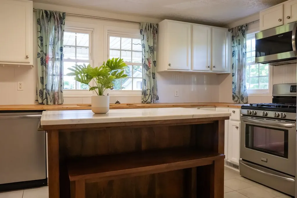 204 E Howard Road Livingston TN 38570