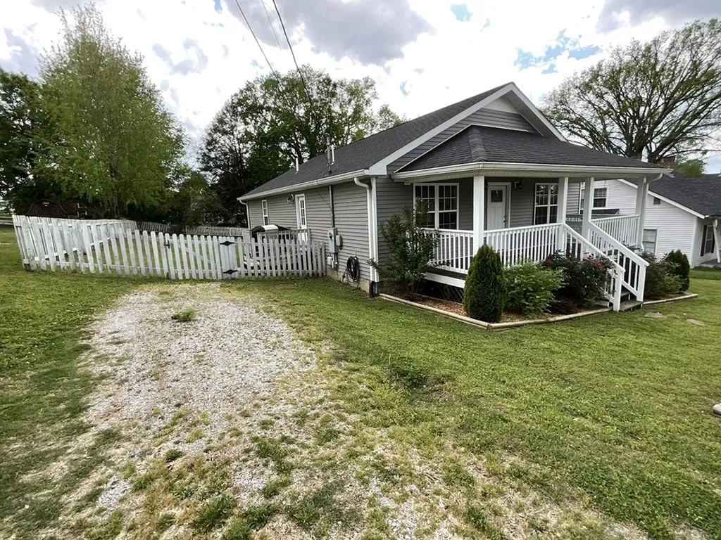 220 College Avenue E Carthage TN 37030