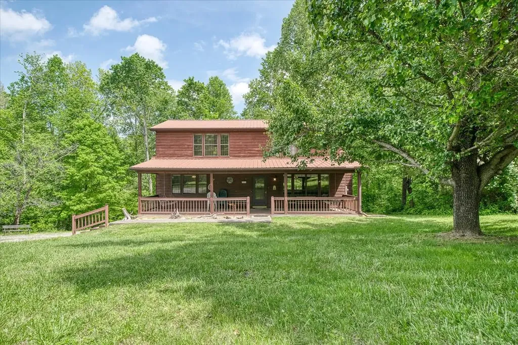 524 Hoosier Ridge Road Byrdstown TN 38549
