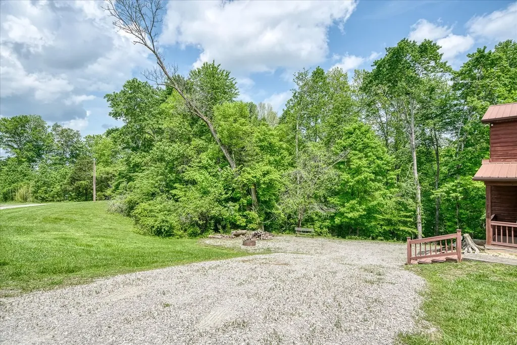 524 Hoosier Ridge Road Byrdstown TN 38549