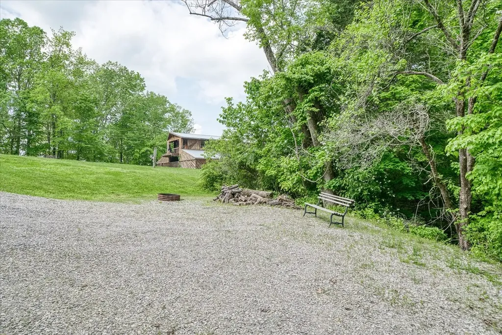 524 Hoosier Ridge Road Byrdstown TN 38549