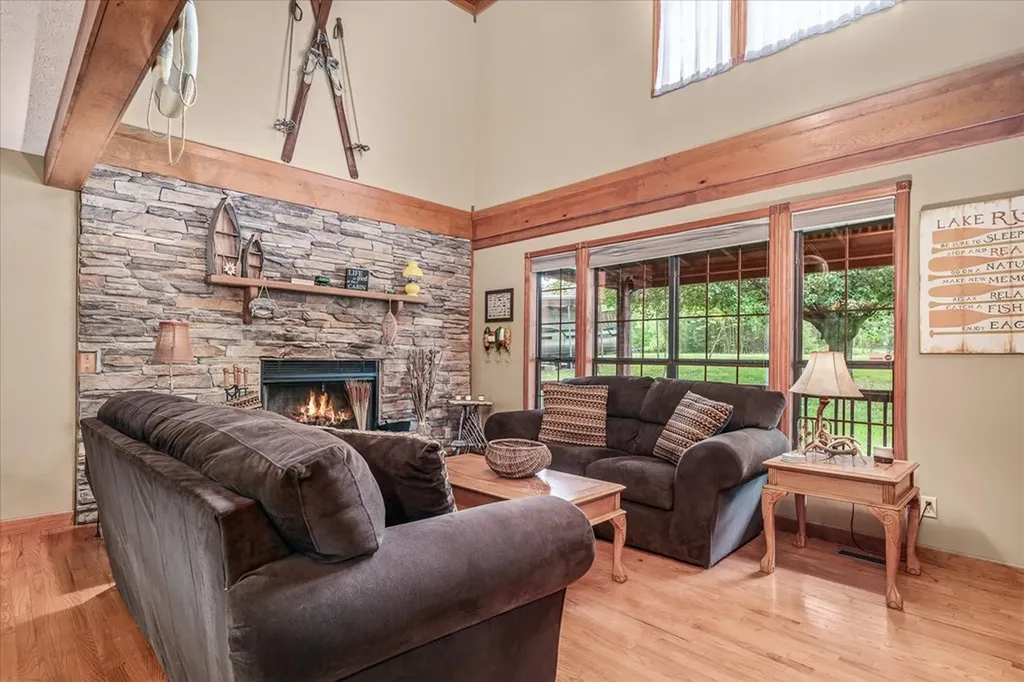 524 Hoosier Ridge Road Byrdstown TN 38549