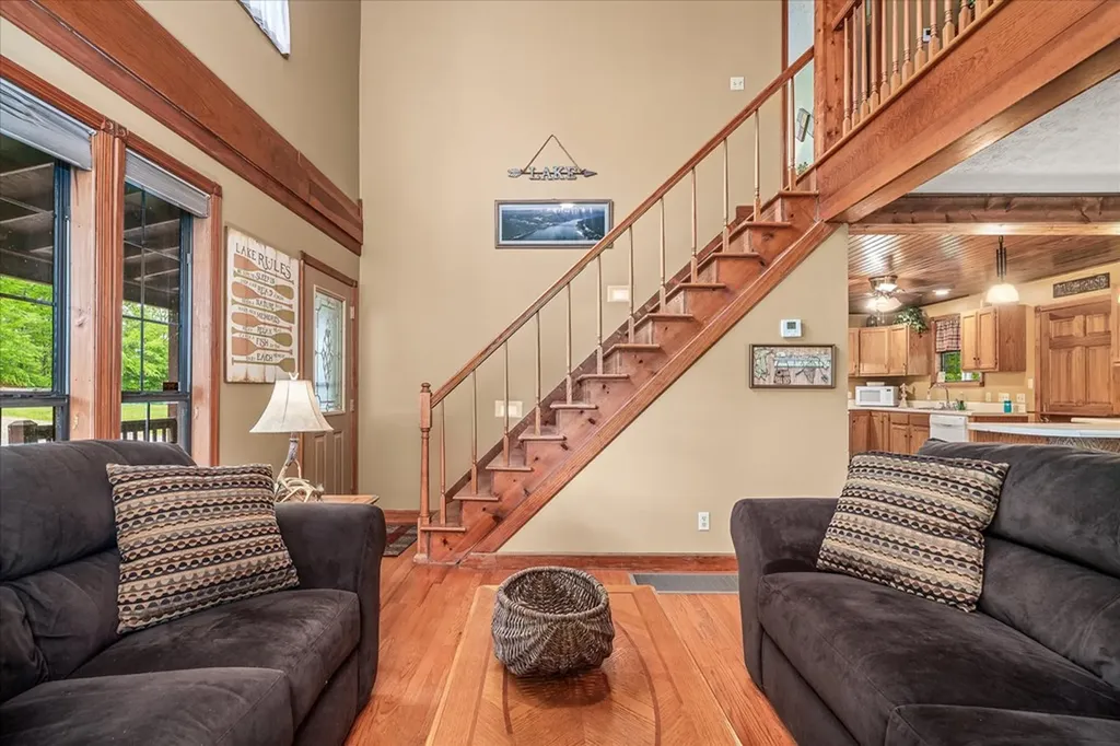 524 Hoosier Ridge Road Byrdstown TN 38549