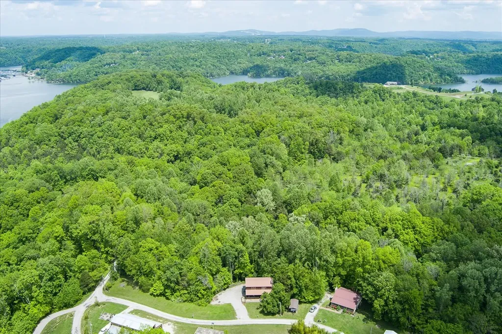 524 Hoosier Ridge Road Byrdstown TN 38549