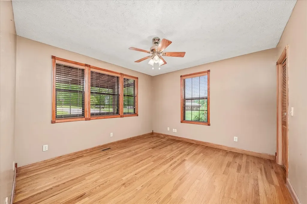 524 Hoosier Ridge Road Byrdstown TN 38549