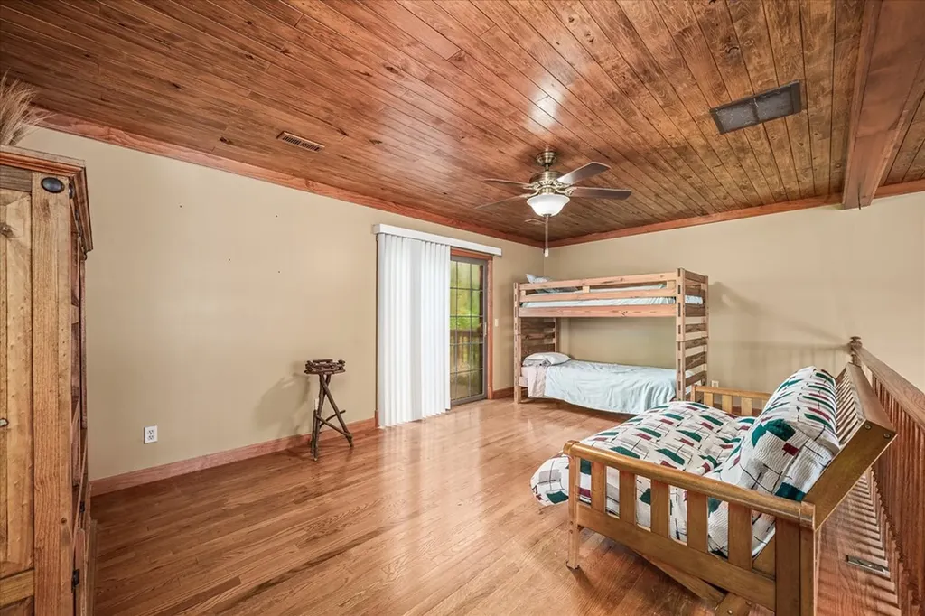 524 Hoosier Ridge Road Byrdstown TN 38549