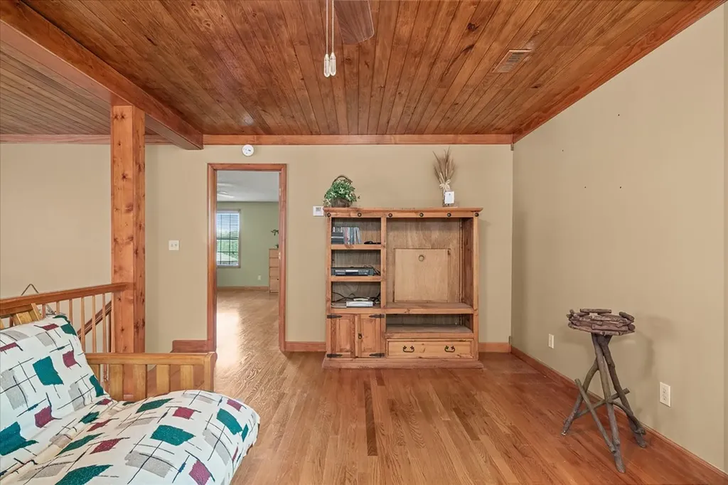 524 Hoosier Ridge Road Byrdstown TN 38549