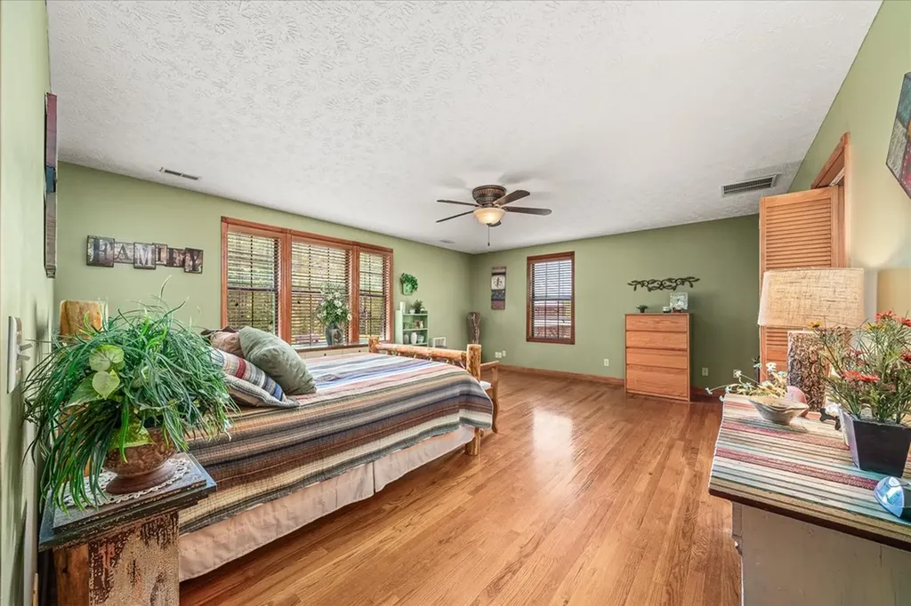 524 Hoosier Ridge Road Byrdstown TN 38549