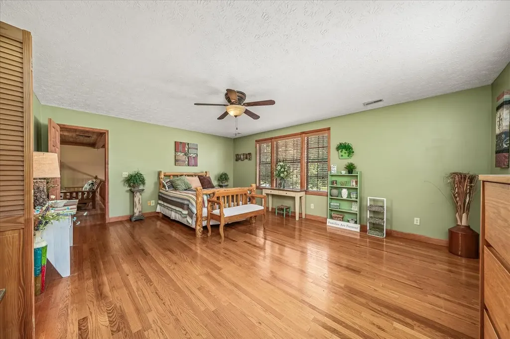 524 Hoosier Ridge Road Byrdstown TN 38549