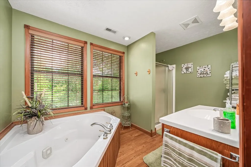 524 Hoosier Ridge Road Byrdstown TN 38549