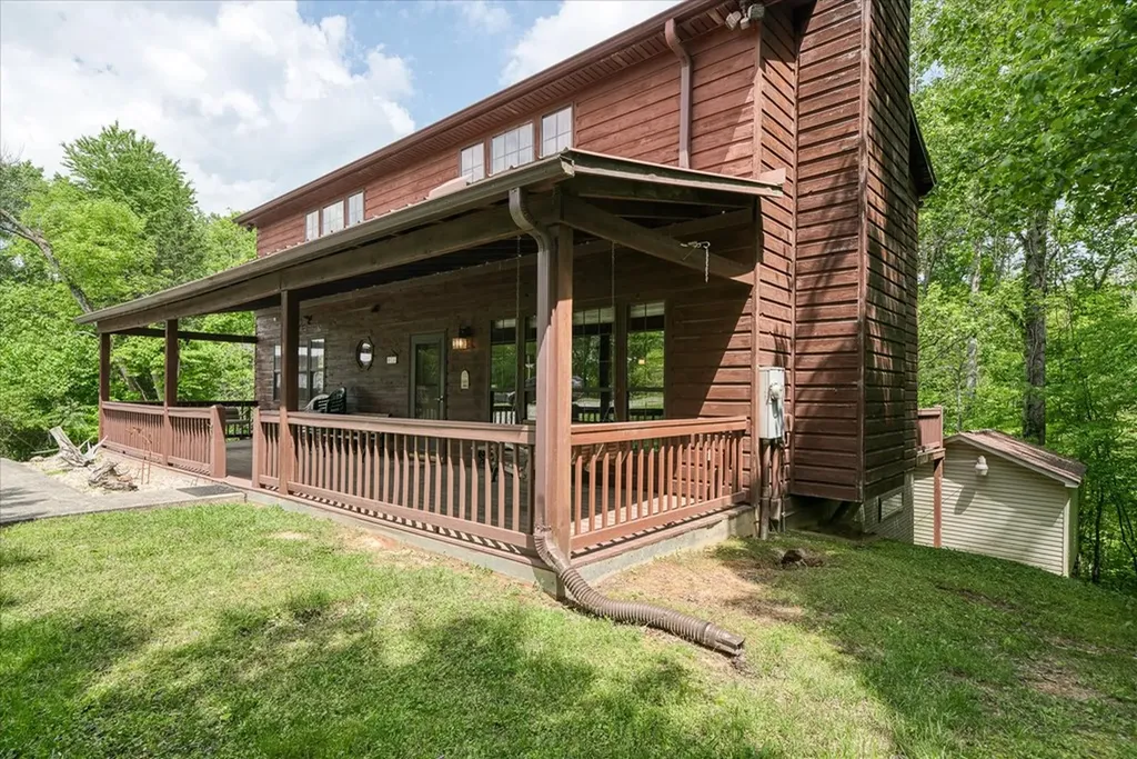 524 Hoosier Ridge Road Byrdstown TN 38549