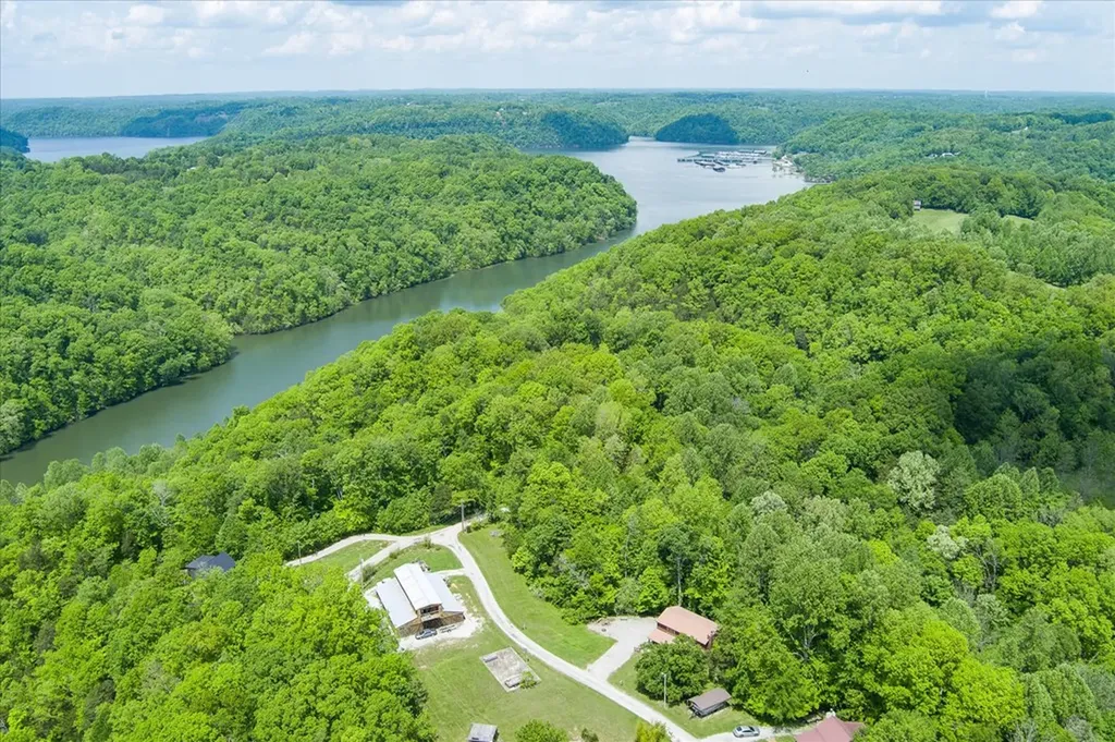 524 Hoosier Ridge Road Byrdstown TN 38549