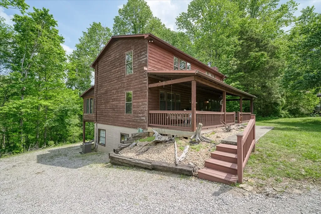 524 Hoosier Ridge Road Byrdstown TN 38549