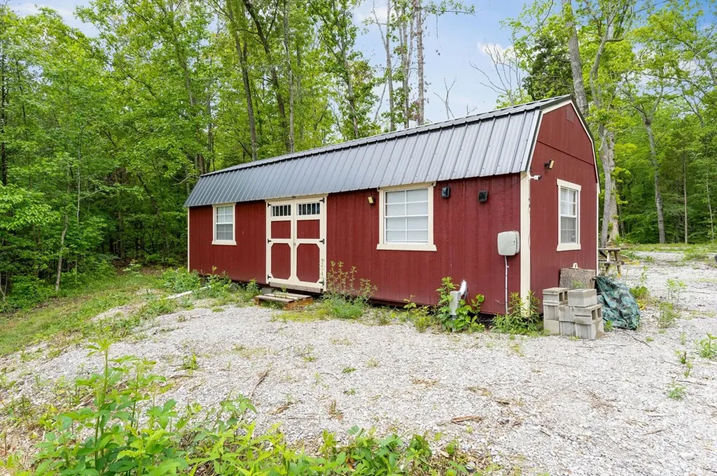 466 S Pin Hook Road Sparta TN 38583