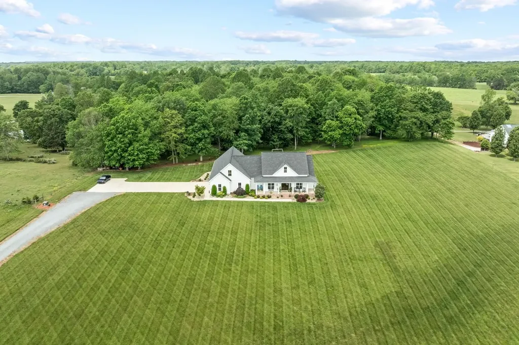 8275 Medlin Road Baxter TN 38544